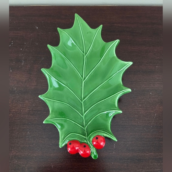 Ceramic Holly Leaf Christmas Dish With Berries Vintage Christmas Green & Red 70s - Picture 3 of 9